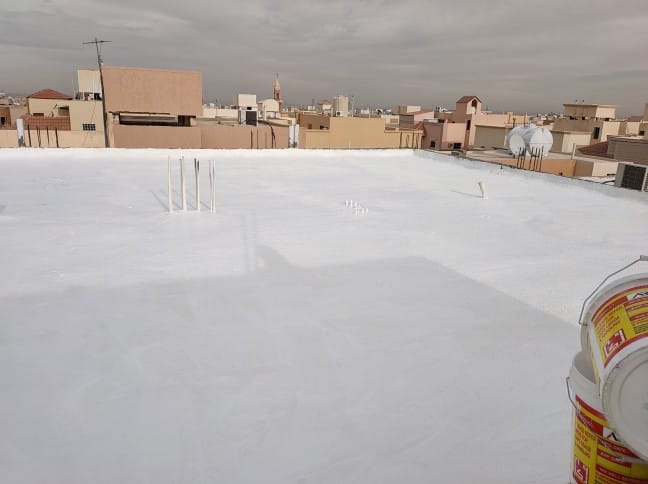 شركة عزل أسطح بالرياض حلول مضمونة للعزل المائي والحراري