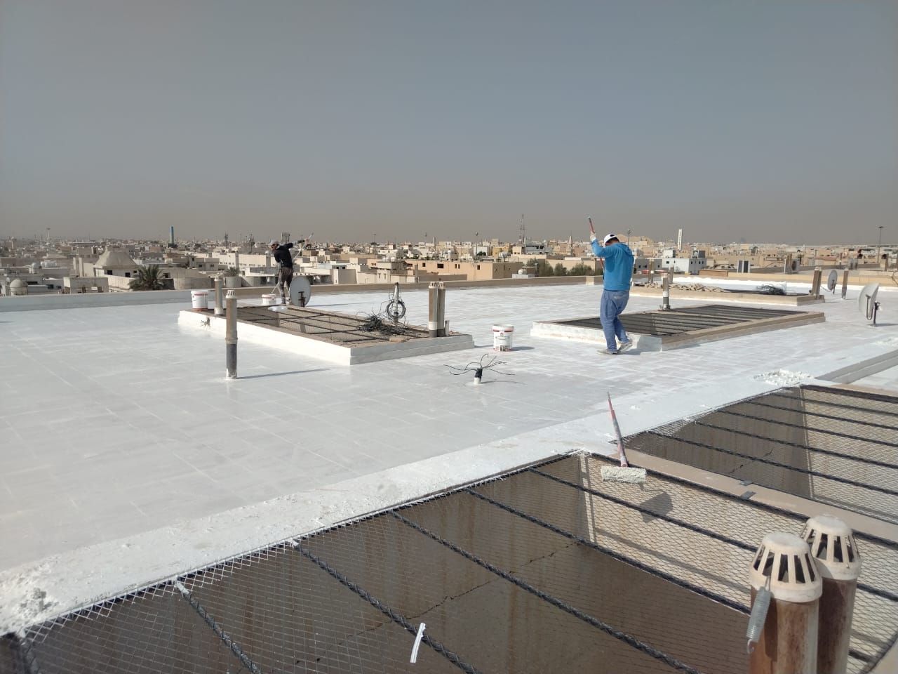 شركة عزل أسطح في الرياض تقدم أفضل عوازل مائية وحرارية