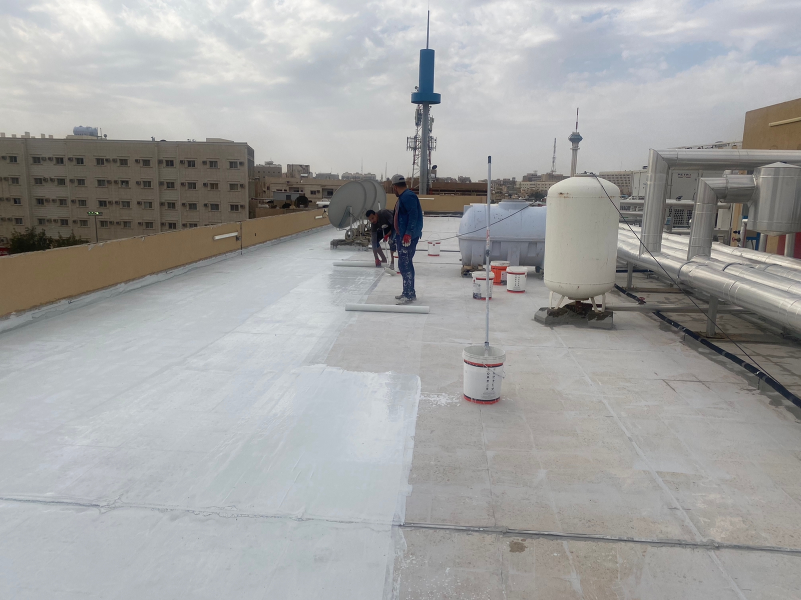 أفضل شركة عزل أسطح بالرياض: حلول متكاملة للحماية من العوامل الخارجية