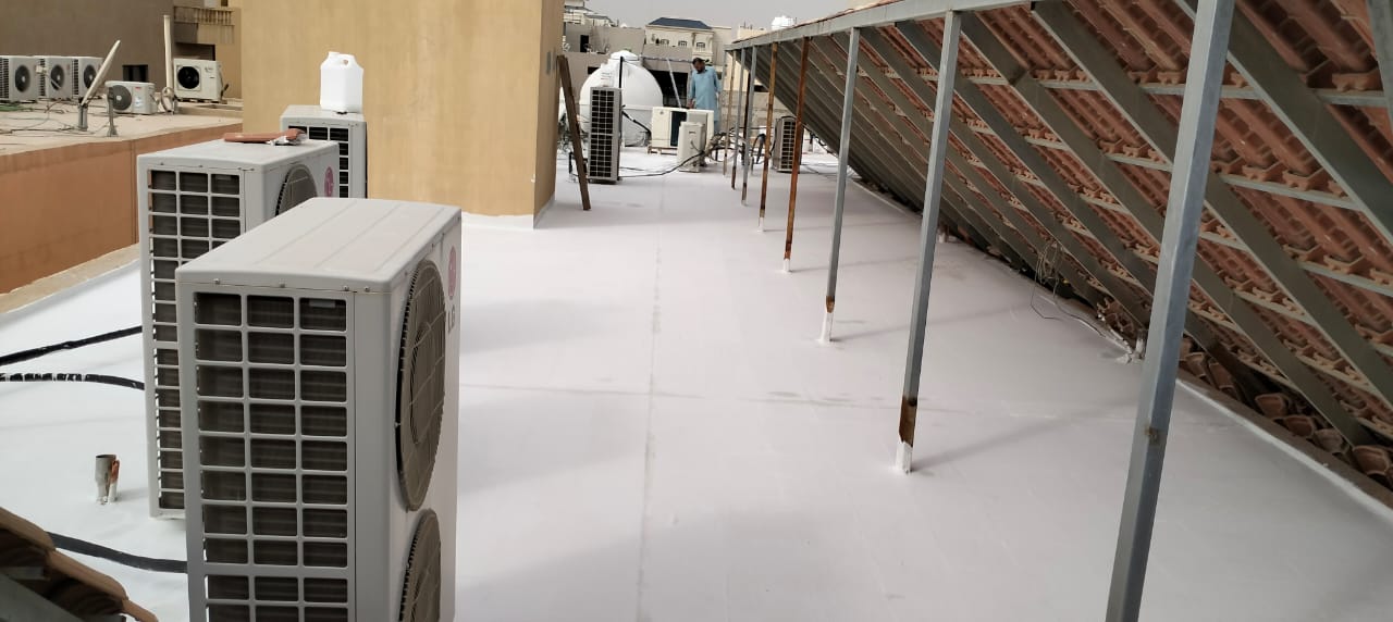 شركة عزل أسطح بالرياض توفر العوازل المائية لحماية طويلة الأمد